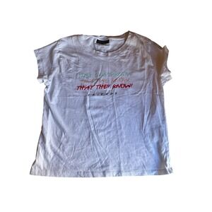 Friends The TV Series Medium T-Shirt - "They Don't Know‎ That We Know". White